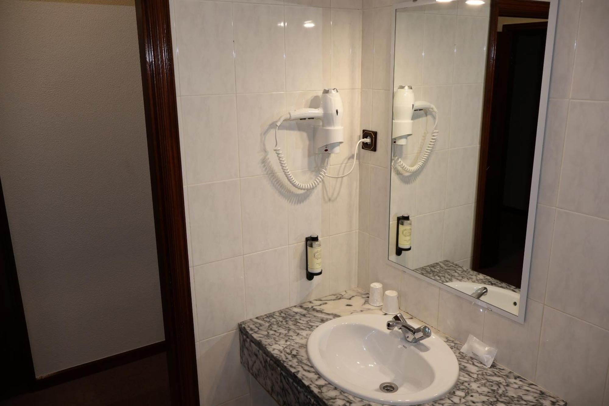 Hotel Santhyago Trofa Εξωτερικό φωτογραφία